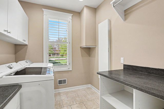 1670 Flowers Crossing Drive Ne, Grand Rapids Twp, MI 49525