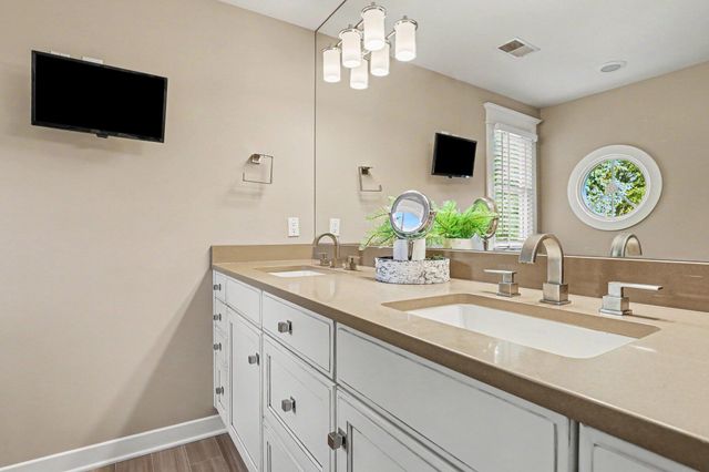 1670 Flowers Crossing Drive Ne, Grand Rapids Twp, MI 49525