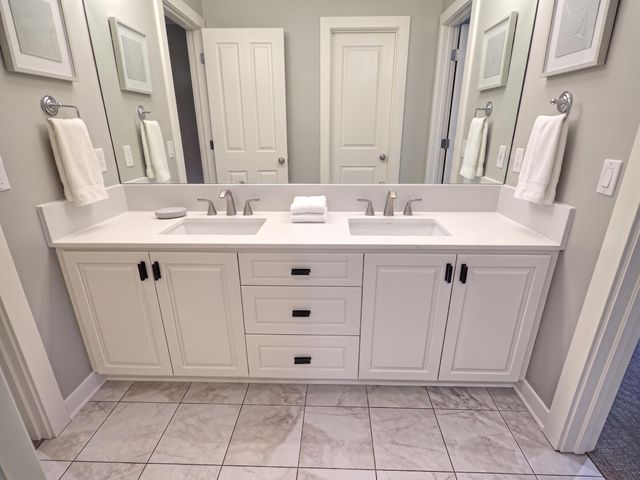 1670 Flowers Crossing Drive Ne, Grand Rapids Twp, MI 49525
