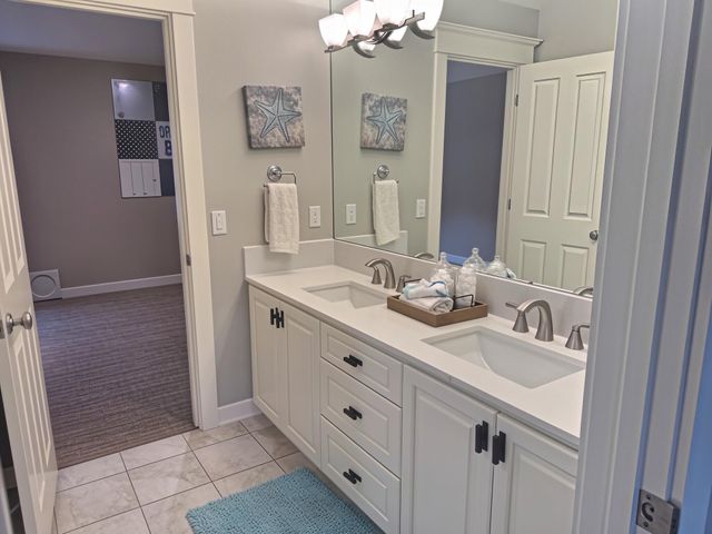 1670 Flowers Crossing Drive Ne, Grand Rapids Twp, MI 49525
