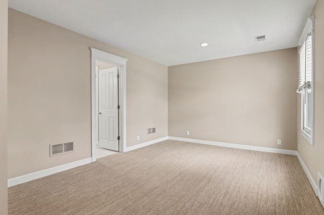 1670 Flowers Crossing Drive Ne, Grand Rapids Twp, MI 49525