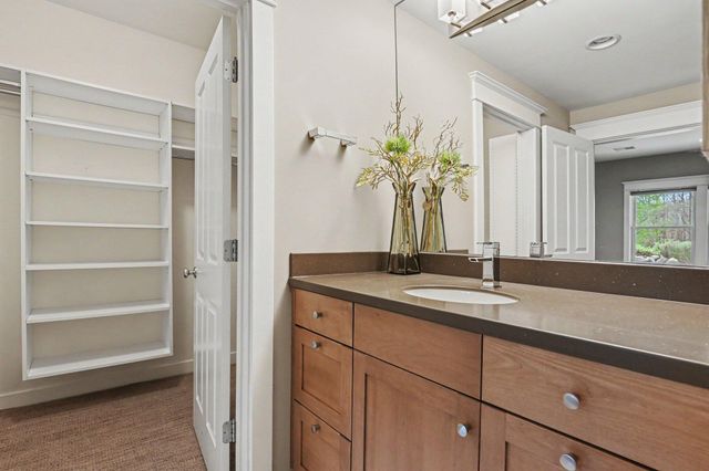 1670 Flowers Crossing Drive Ne, Grand Rapids Twp, MI 49525