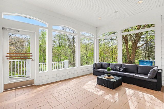 1670 Flowers Crossing Drive Ne, Grand Rapids Twp, MI 49525