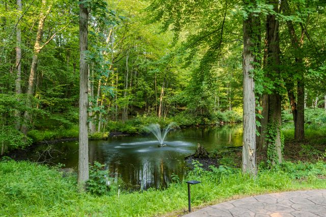 1670 Flowers Crossing Drive Ne, Grand Rapids Twp, MI 49525