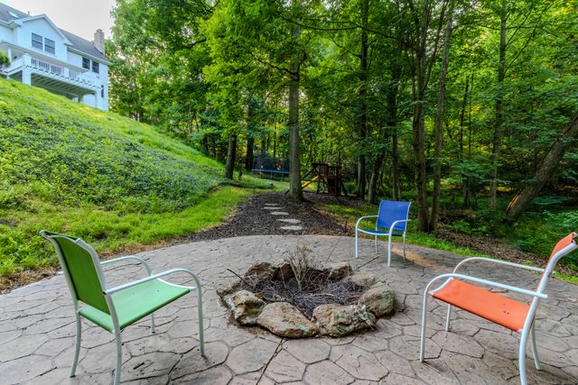1670 Flowers Crossing Drive Ne, Grand Rapids Twp, MI 49525