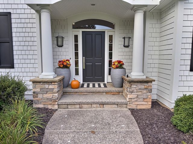 1670 Flowers Crossing Drive Ne, Grand Rapids Twp, MI 49525