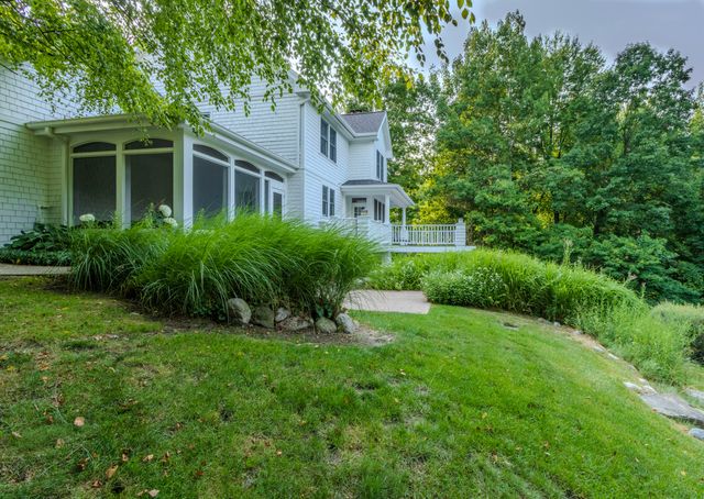 1670 Flowers Crossing Drive Ne, Grand Rapids Twp, MI 49525