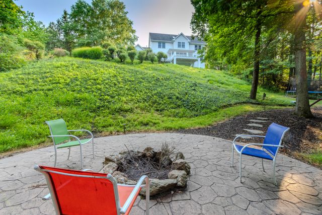 1670 Flowers Crossing Drive Ne, Grand Rapids Twp, MI 49525