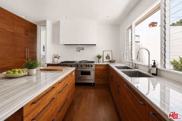 909 N Alpine Drive, Beverly Hills, CA 90210
