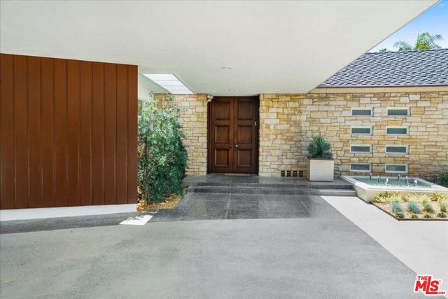 909 N Alpine Drive, Beverly Hills, CA 90210