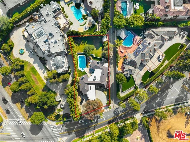 909 N Alpine Drive, Beverly Hills, CA 90210