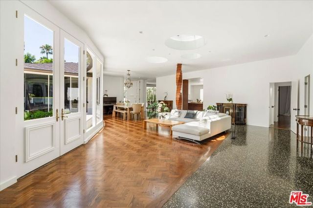 909 N Alpine Drive, Beverly Hills, CA 90210