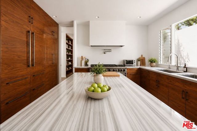 909 N Alpine Drive, Beverly Hills, CA 90210