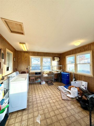 2908 Giles Street, West Des Moines, IA 50265