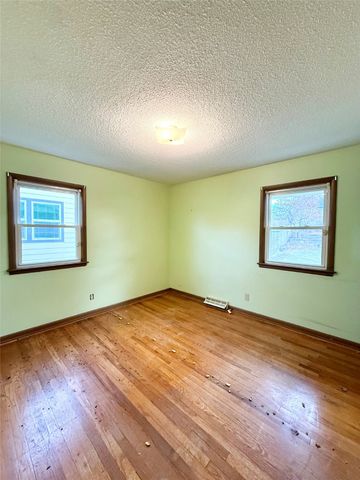 2908 Giles Street, West Des Moines, IA 50265