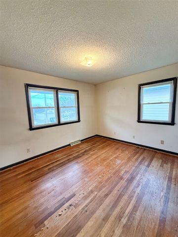 2908 Giles Street, West Des Moines, IA 50265