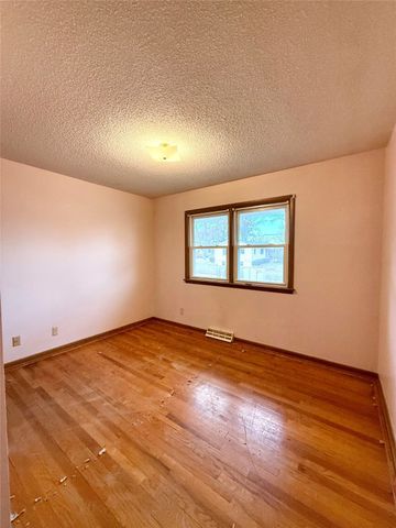 2908 Giles Street, West Des Moines, IA 50265