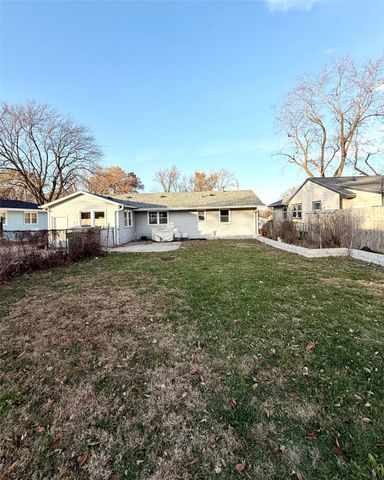 2908 Giles Street, West Des Moines, IA 50265