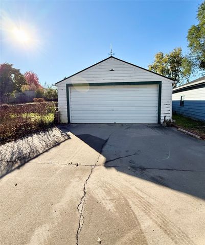 2908 Giles Street, West Des Moines, IA 50265