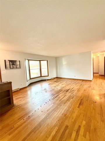 2908 Giles Street, West Des Moines, IA 50265