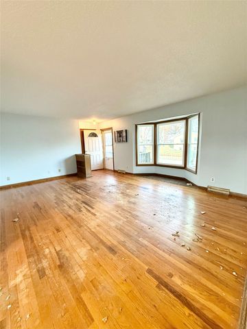 2908 Giles Street, West Des Moines, IA 50265