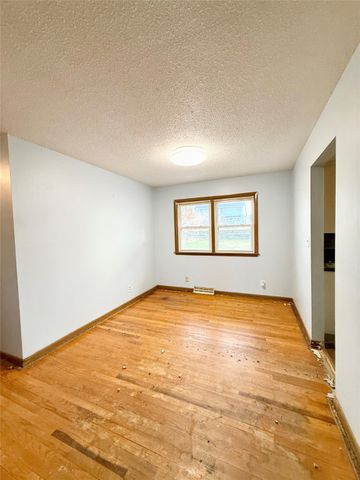 2908 Giles Street, West Des Moines, IA 50265