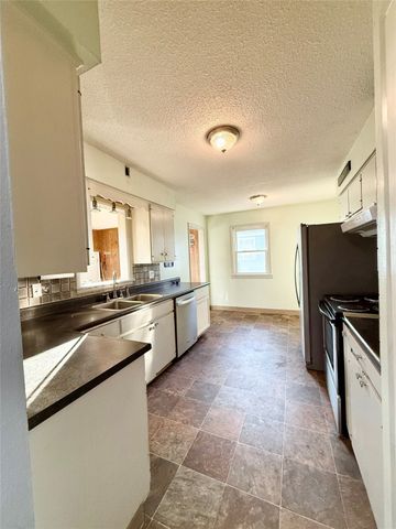 2908 Giles Street, West Des Moines, IA 50265