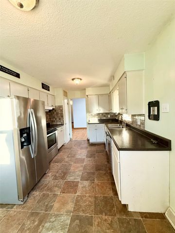 2908 Giles Street, West Des Moines, IA 50265