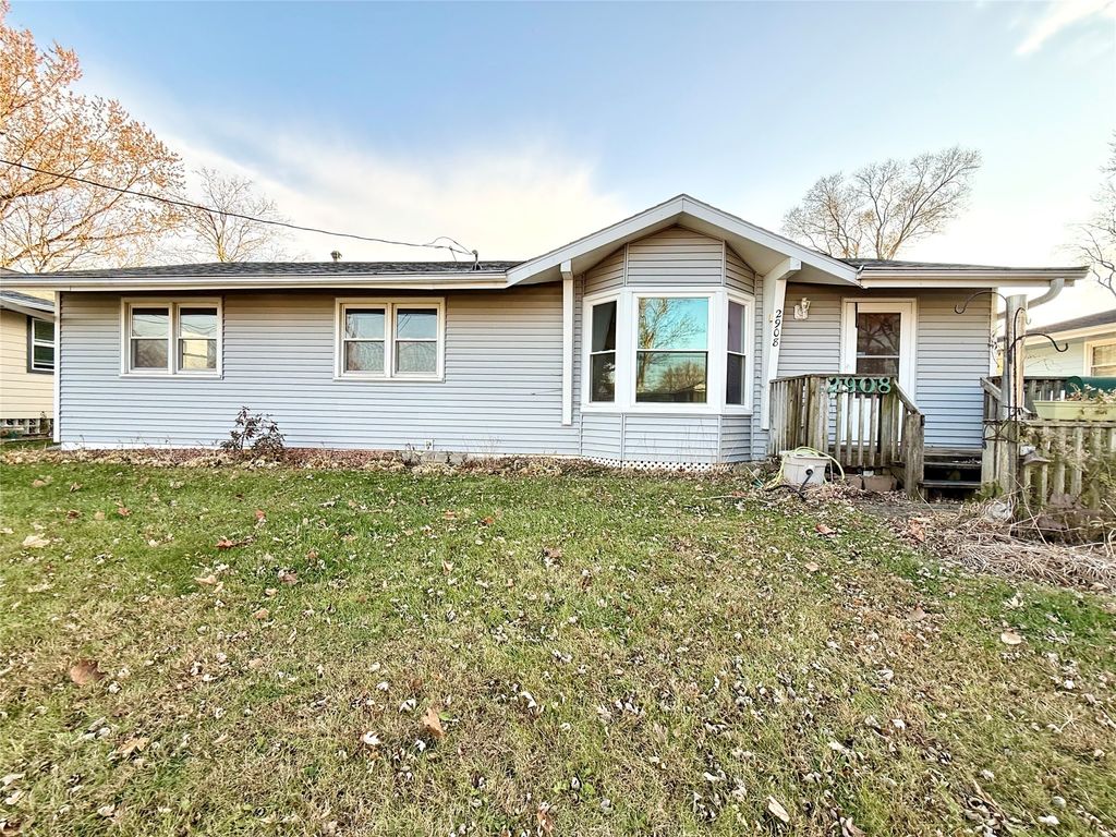 2908 Giles Street, West Des Moines, IA 50265