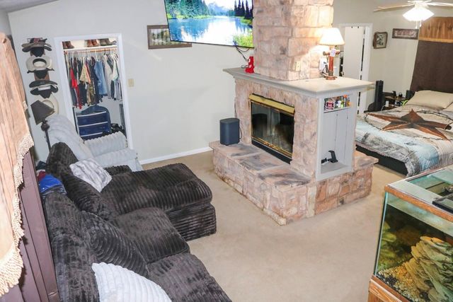 146 Creekside Drive, Onalaska, TX 77360