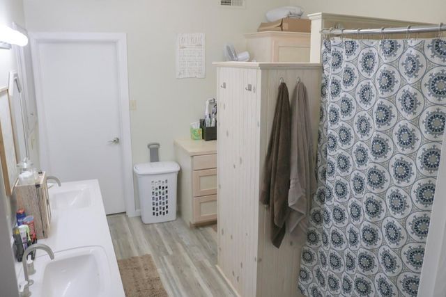 146 Creekside Drive, Onalaska, TX 77360