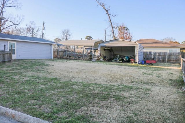 146 Creekside Drive, Onalaska, TX 77360