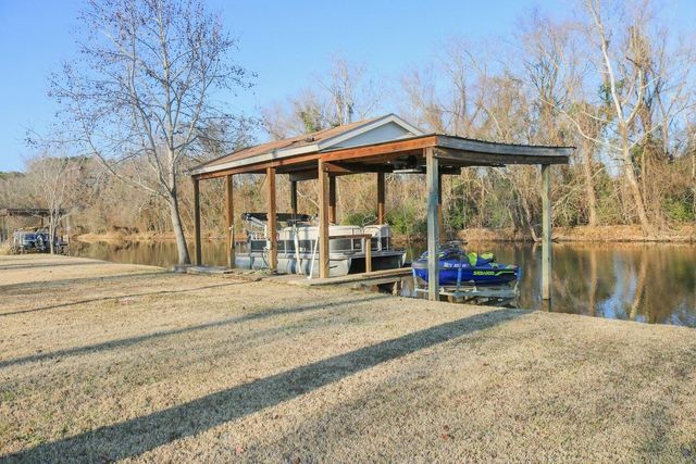 146 Creekside Drive, Onalaska, TX 77360