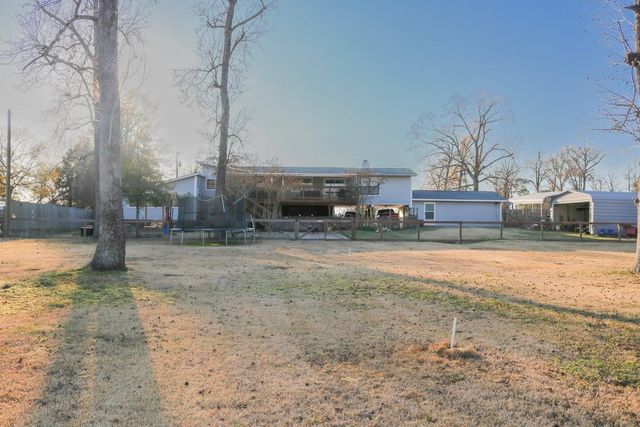 146 Creekside Drive, Onalaska, TX 77360