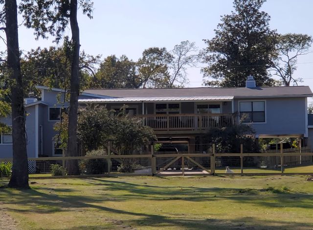 146 Creekside Drive, Onalaska, TX 77360