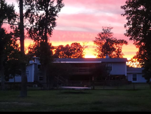 146 Creekside Drive, Onalaska, TX 77360