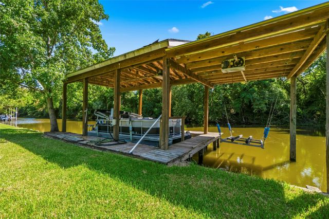 146 Creekside Drive, Onalaska, TX 77360