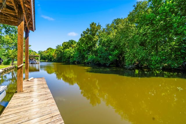 146 Creekside Drive, Onalaska, TX 77360