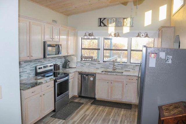 146 Creekside Drive, Onalaska, TX 77360