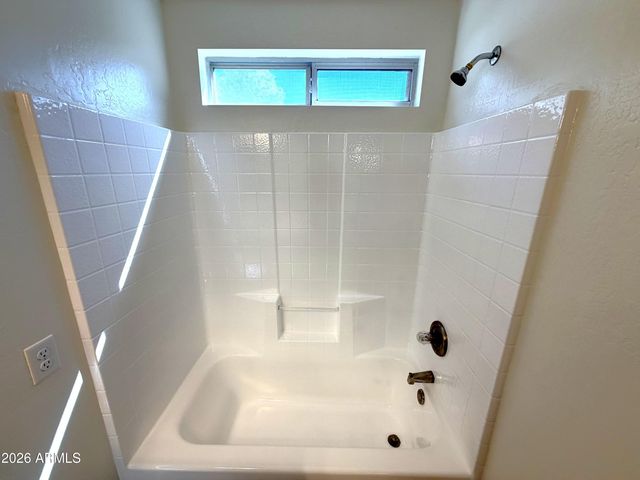 2834 E Oakland Court, Gilbert, AZ 85295