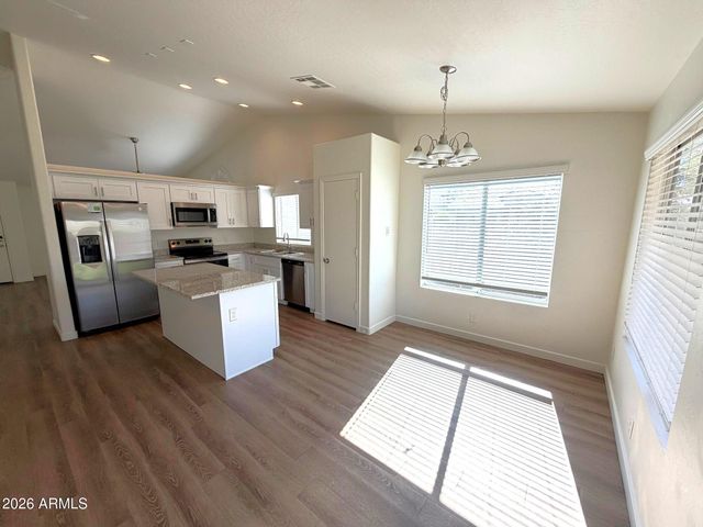 2834 E Oakland Court, Gilbert, AZ 85295