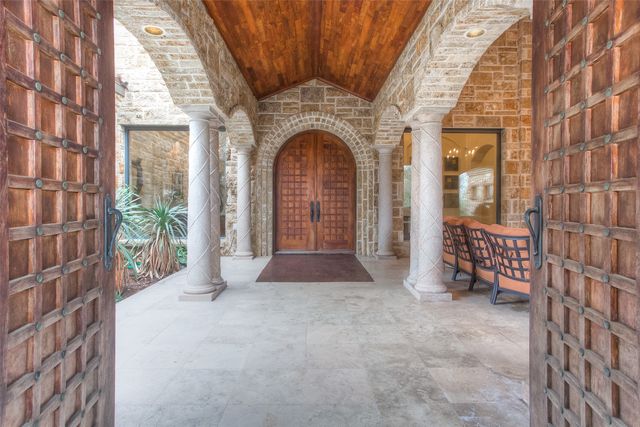 1108 Pebble Creek Road, Fort Worth, TX 76107