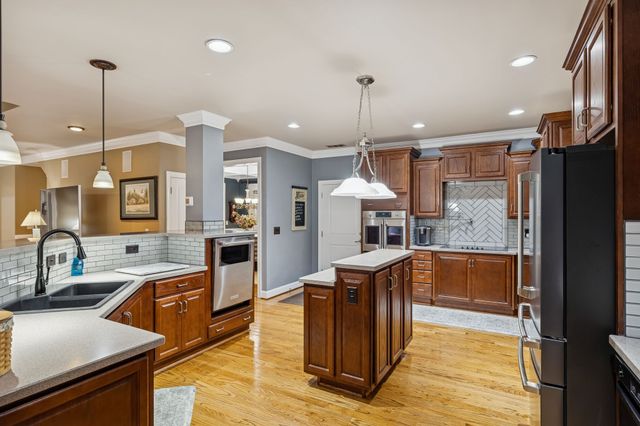 1006 Autumn Ridge Ct, Spring Hill, TN 37174