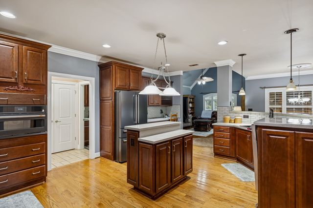 1006 Autumn Ridge Ct, Spring Hill, TN 37174