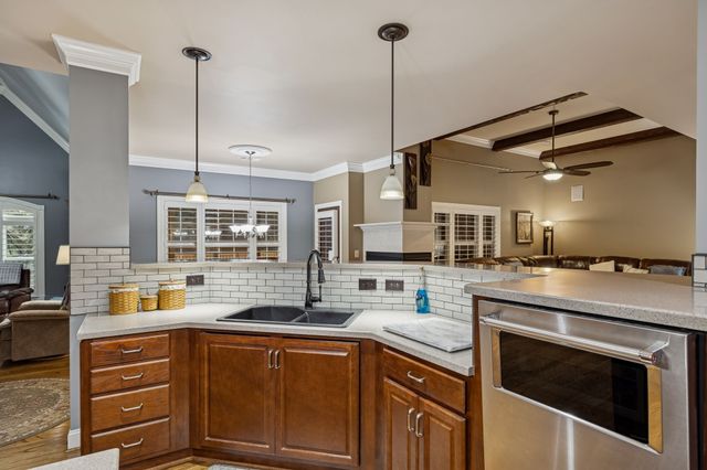 1006 Autumn Ridge Ct, Spring Hill, TN 37174