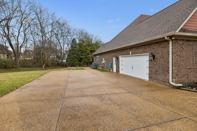 1006 Autumn Ridge Ct, Spring Hill, TN 37174