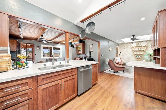 6885 Rockglen Ave, San Diego, CA 92111