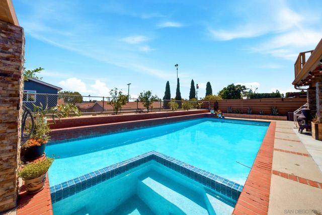 6885 Rockglen Ave, San Diego, CA 92111