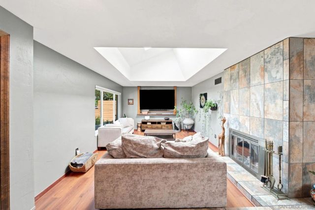 6885 Rockglen Ave, San Diego, CA 92111