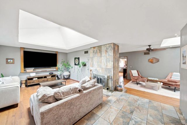 6885 Rockglen Ave, San Diego, CA 92111